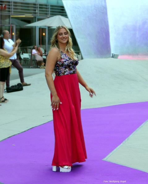 Abendkleid in Frambios/Pink für Curvy Damen mit Beinschlitz