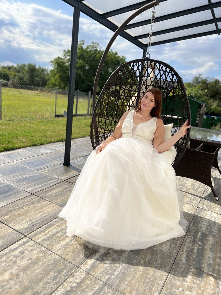 Brautkleid Katalina - funkelt und glitzert und schmeichelt der Silhouette